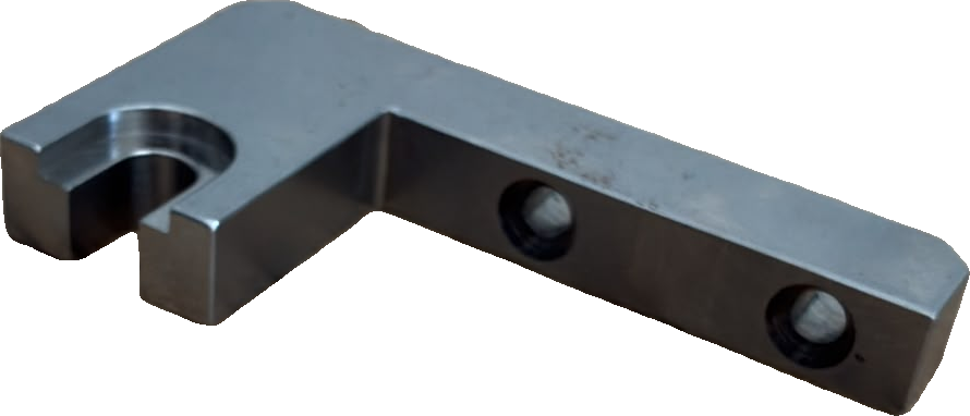Escuadra en L con ranura — mecanizado CNC en Mecanizados Baixo Miño